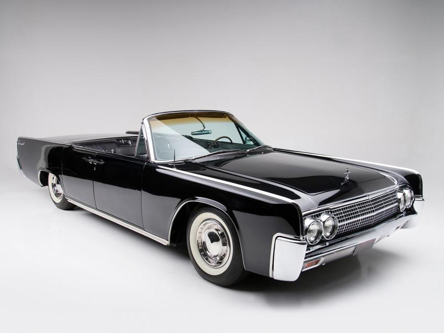  Lincoln Continental Convertible 1963 года  (фото 1 из 18)